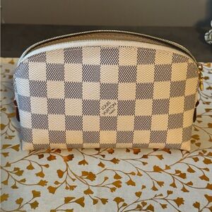 PERFECT CONDITION 🌟Louis Vuitton Cosmetic Bag in Damier Azur